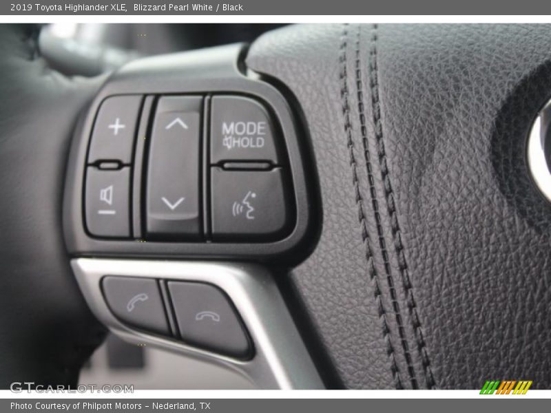 Blizzard Pearl White / Black 2019 Toyota Highlander XLE