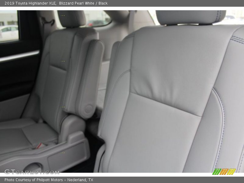 Blizzard Pearl White / Black 2019 Toyota Highlander XLE