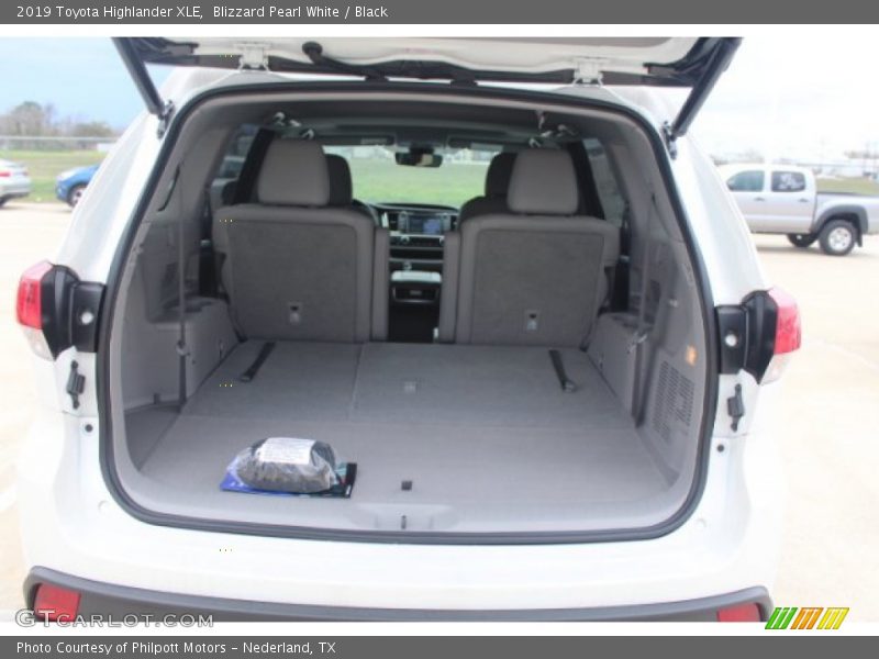 Blizzard Pearl White / Black 2019 Toyota Highlander XLE