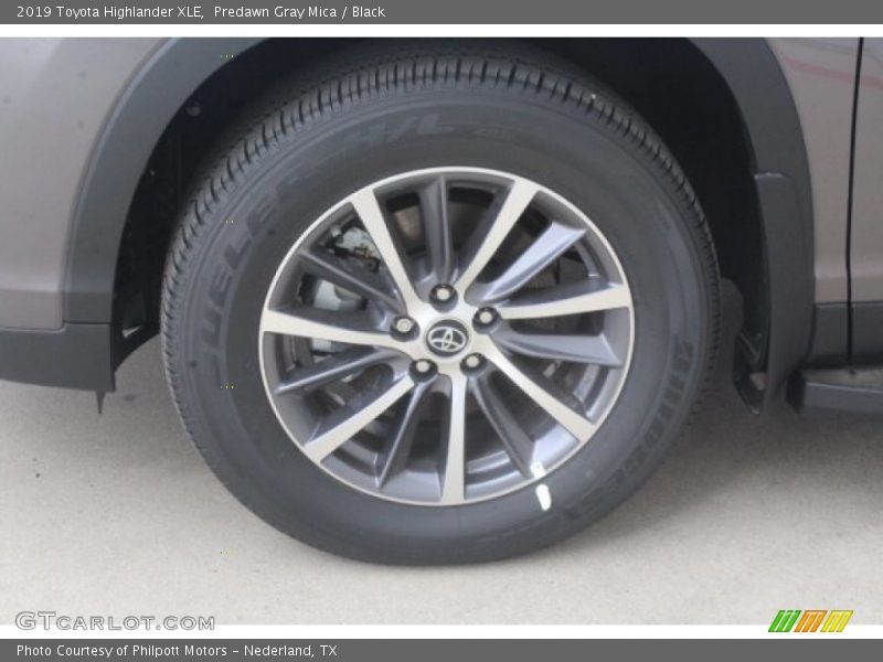 Predawn Gray Mica / Black 2019 Toyota Highlander XLE