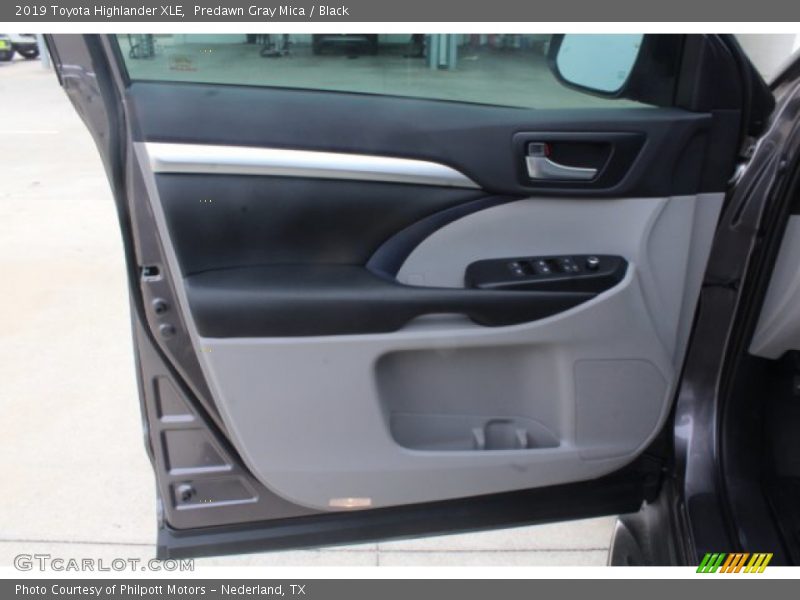 Predawn Gray Mica / Black 2019 Toyota Highlander XLE
