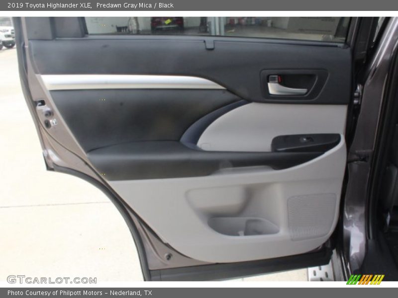 Predawn Gray Mica / Black 2019 Toyota Highlander XLE