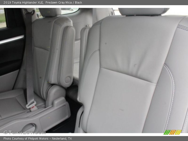Predawn Gray Mica / Black 2019 Toyota Highlander XLE