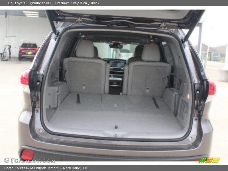 Predawn Gray Mica / Black 2019 Toyota Highlander XLE