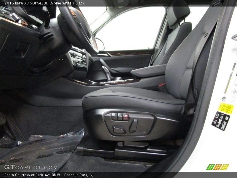 Alpine White / Black 2016 BMW X3 xDrive28i