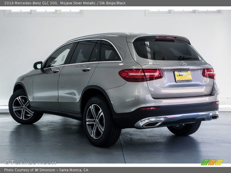 Mojave Silver Metallic / Silk Beige/Black 2019 Mercedes-Benz GLC 300