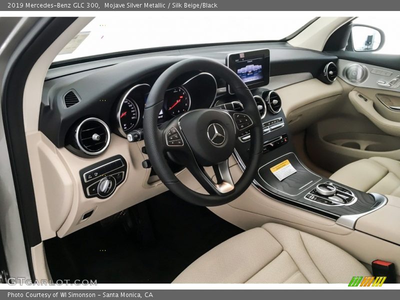 Mojave Silver Metallic / Silk Beige/Black 2019 Mercedes-Benz GLC 300