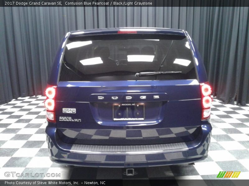 Contusion Blue Pearlcoat / Black/Light Graystone 2017 Dodge Grand Caravan SE