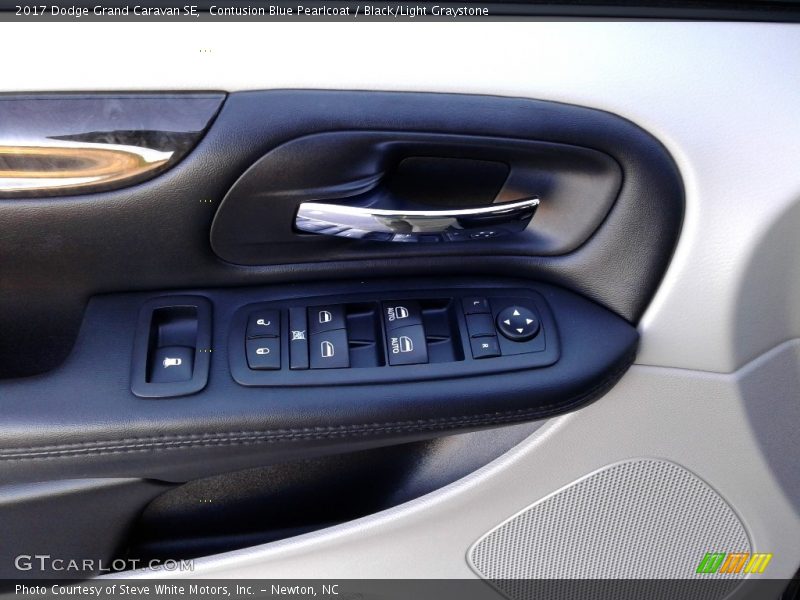 Contusion Blue Pearlcoat / Black/Light Graystone 2017 Dodge Grand Caravan SE