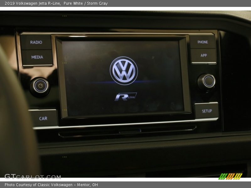 Pure White / Storm Gray 2019 Volkswagen Jetta R-Line