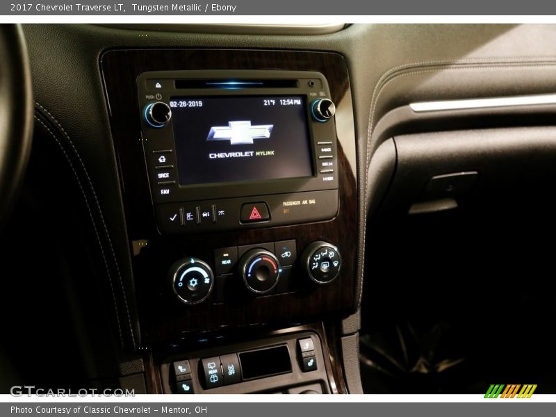 Tungsten Metallic / Ebony 2017 Chevrolet Traverse LT