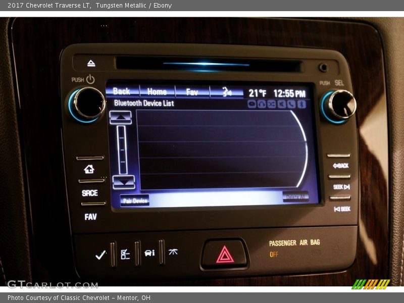Tungsten Metallic / Ebony 2017 Chevrolet Traverse LT