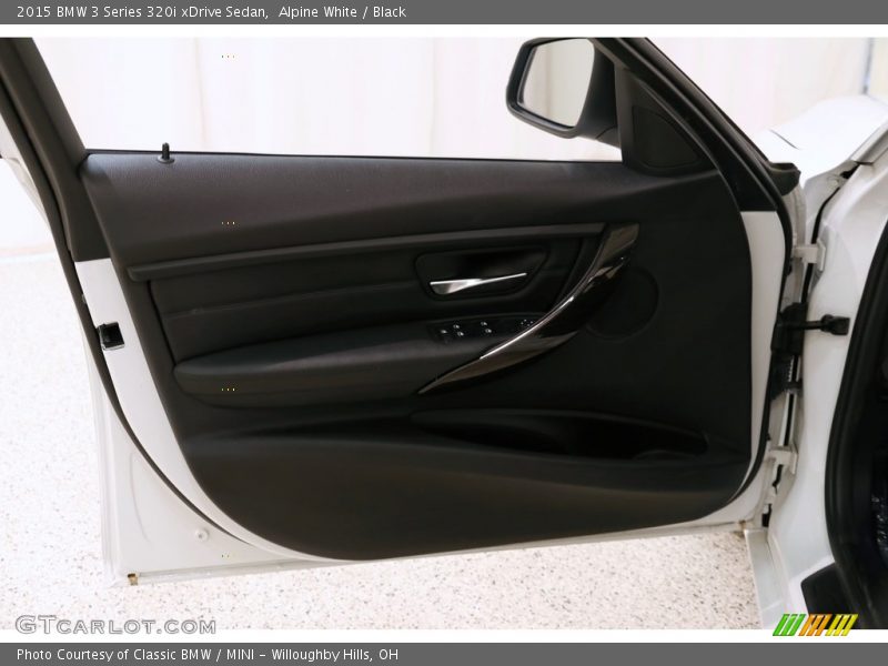 Alpine White / Black 2015 BMW 3 Series 320i xDrive Sedan