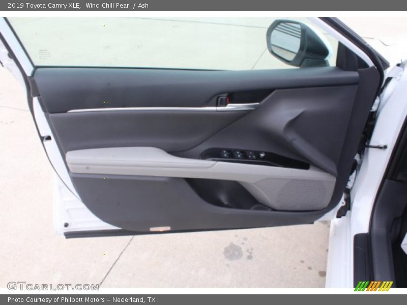 Wind Chill Pearl / Ash 2019 Toyota Camry XLE