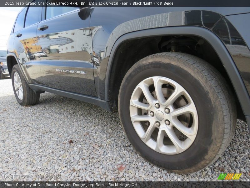 Brilliant Black Crystal Pearl / Black/Light Frost Beige 2015 Jeep Grand Cherokee Laredo 4x4