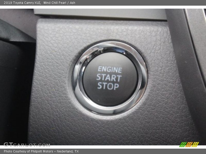 Wind Chill Pearl / Ash 2019 Toyota Camry XLE