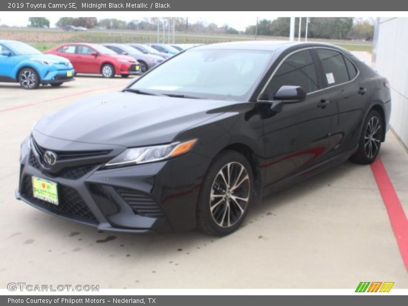 Midnight Black Metallic / Black 2019 Toyota Camry SE