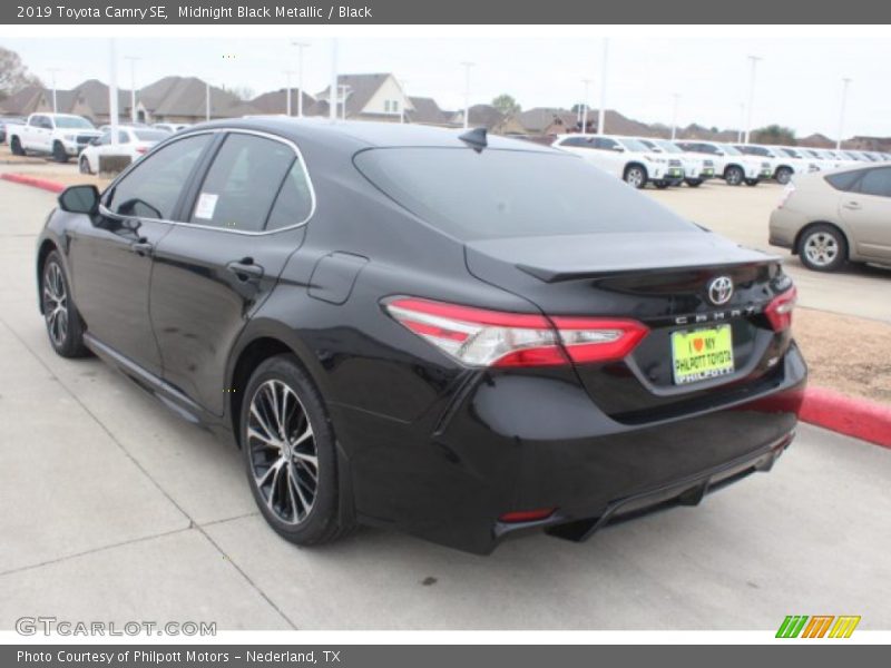 Midnight Black Metallic / Black 2019 Toyota Camry SE