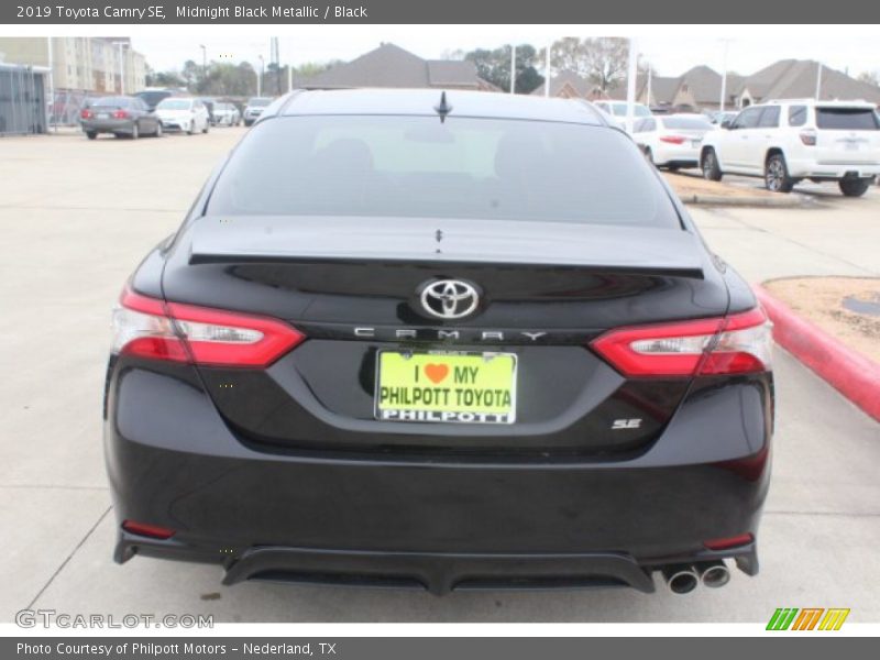 Midnight Black Metallic / Black 2019 Toyota Camry SE