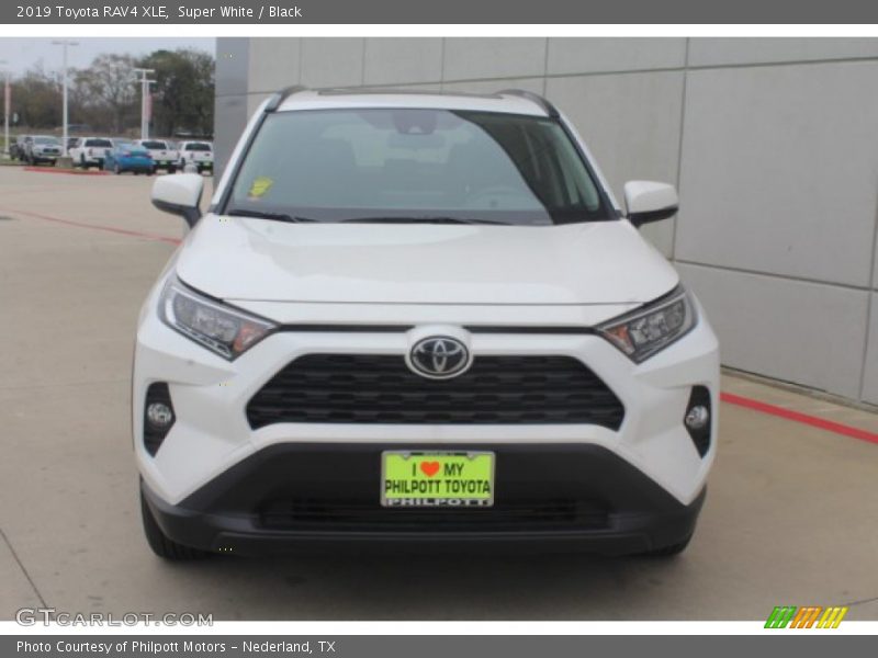 Super White / Black 2019 Toyota RAV4 XLE