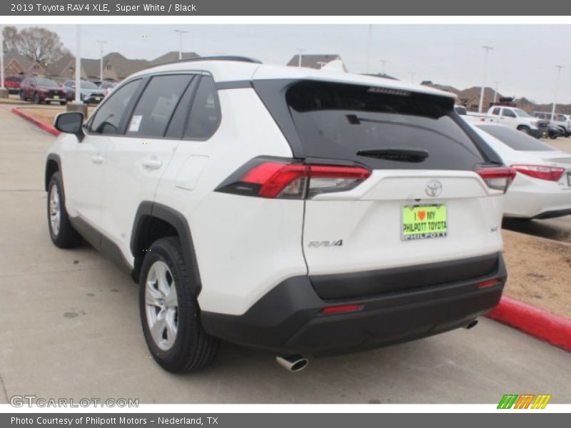 Super White / Black 2019 Toyota RAV4 XLE