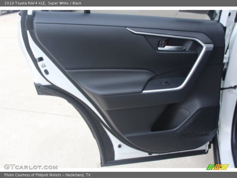 Super White / Black 2019 Toyota RAV4 XLE