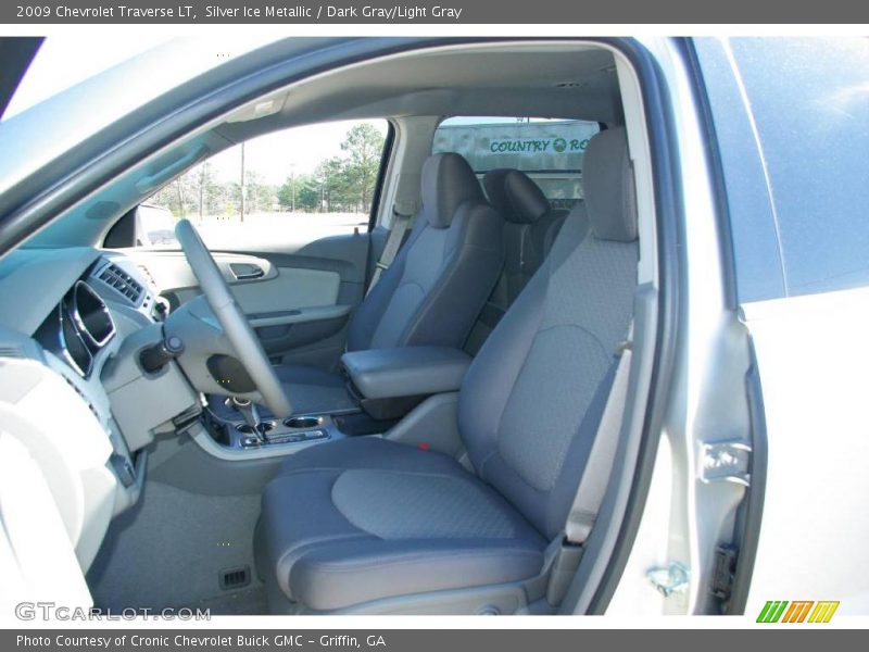 Silver Ice Metallic / Dark Gray/Light Gray 2009 Chevrolet Traverse LT