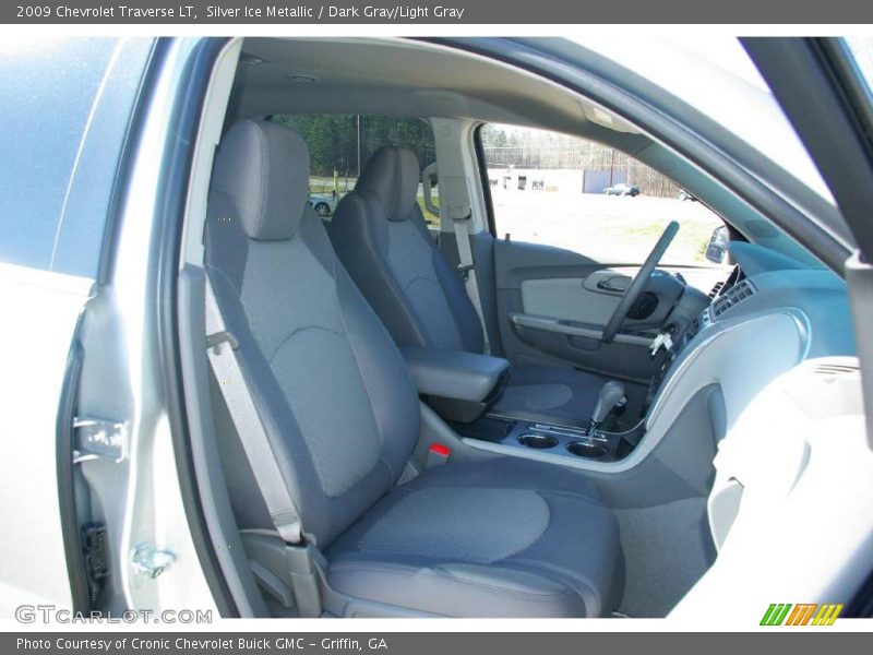 Silver Ice Metallic / Dark Gray/Light Gray 2009 Chevrolet Traverse LT
