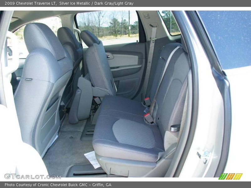 Silver Ice Metallic / Dark Gray/Light Gray 2009 Chevrolet Traverse LT