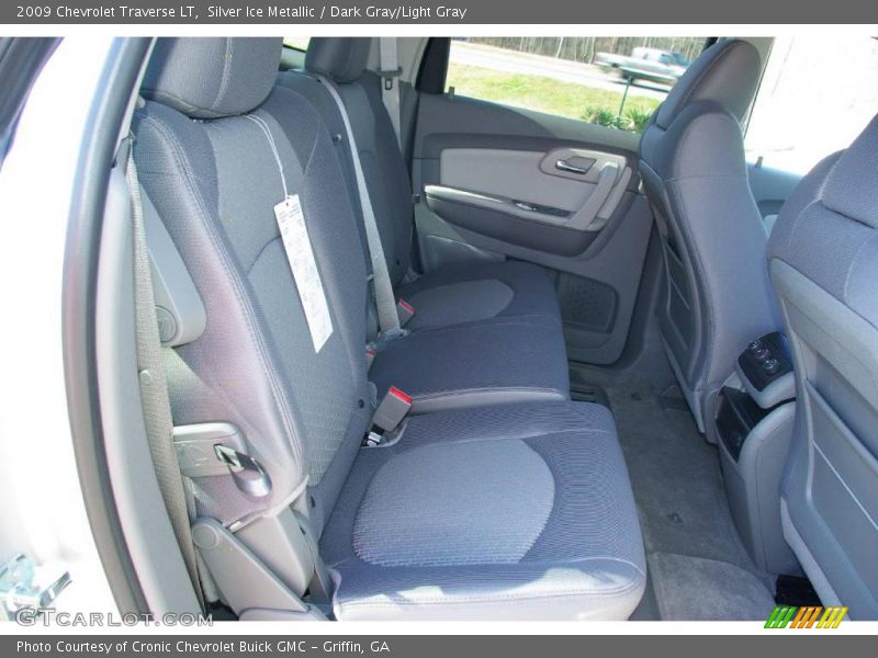 Silver Ice Metallic / Dark Gray/Light Gray 2009 Chevrolet Traverse LT