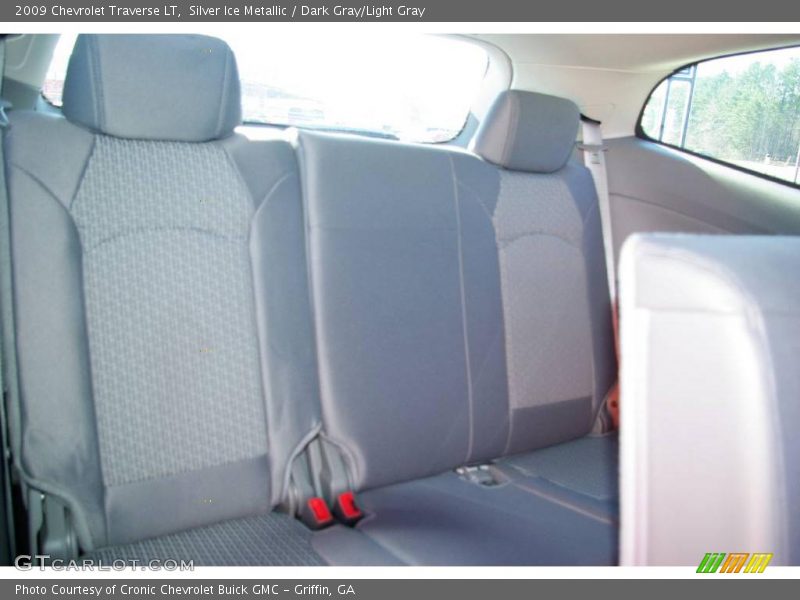 Silver Ice Metallic / Dark Gray/Light Gray 2009 Chevrolet Traverse LT