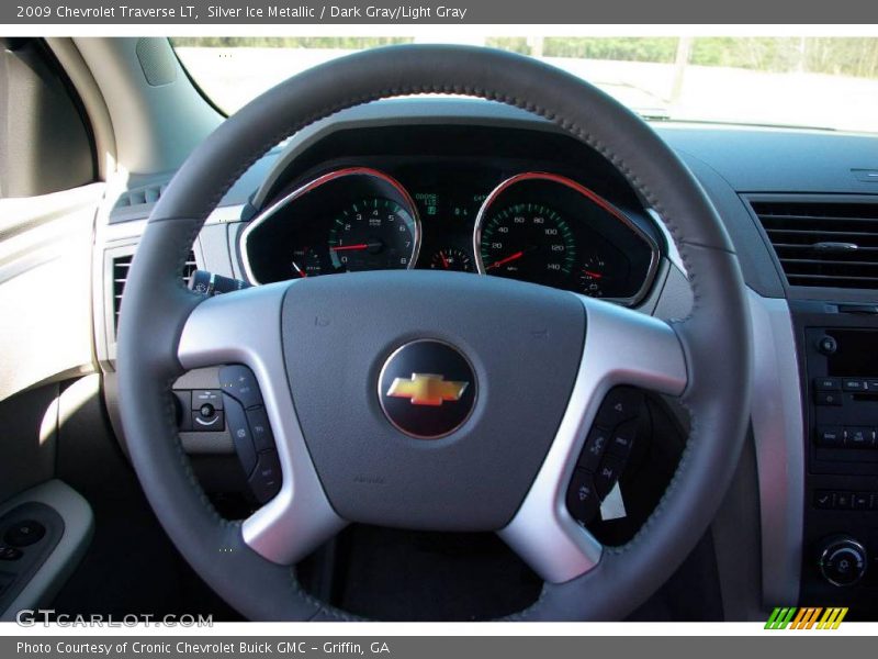 Silver Ice Metallic / Dark Gray/Light Gray 2009 Chevrolet Traverse LT