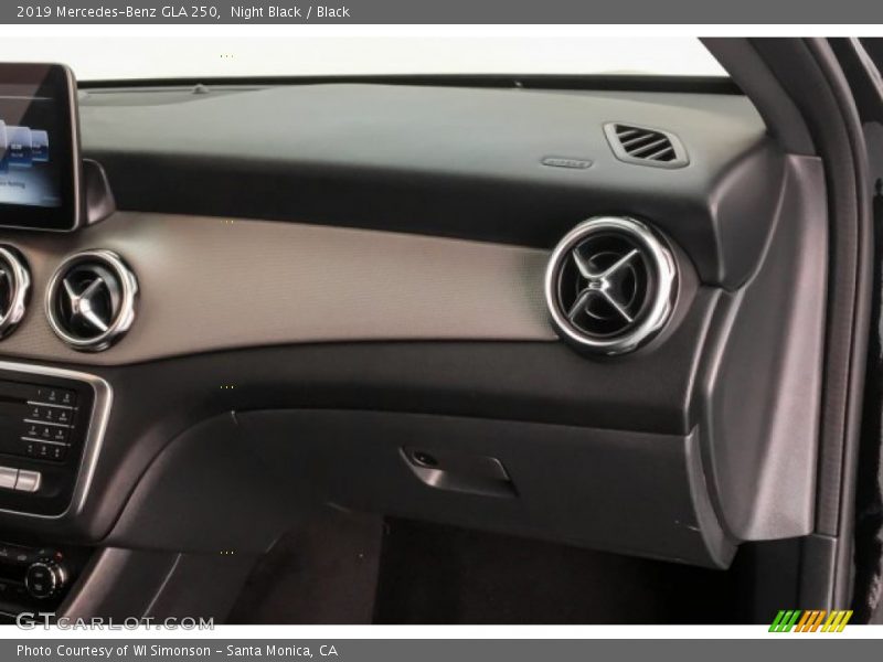 Night Black / Black 2019 Mercedes-Benz GLA 250