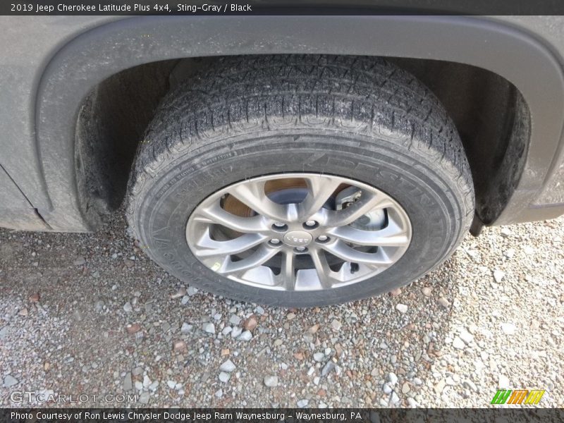 Sting-Gray / Black 2019 Jeep Cherokee Latitude Plus 4x4