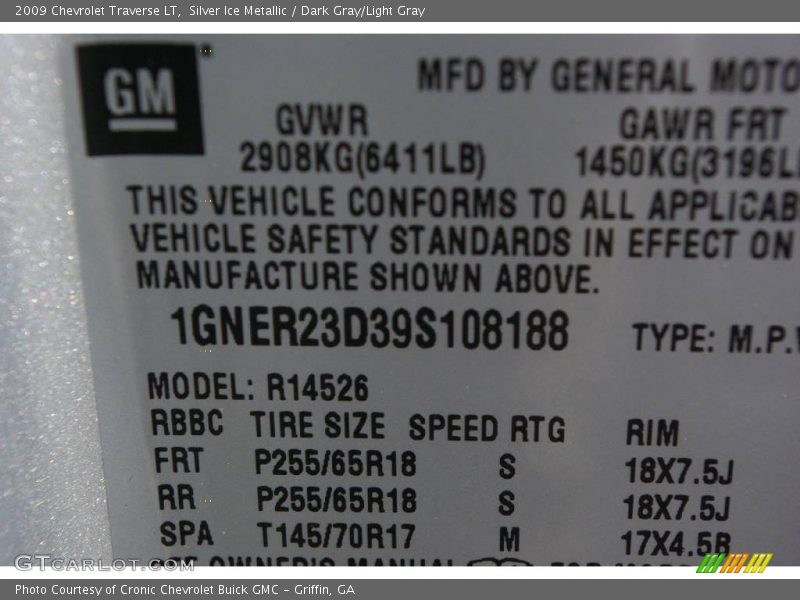 Silver Ice Metallic / Dark Gray/Light Gray 2009 Chevrolet Traverse LT