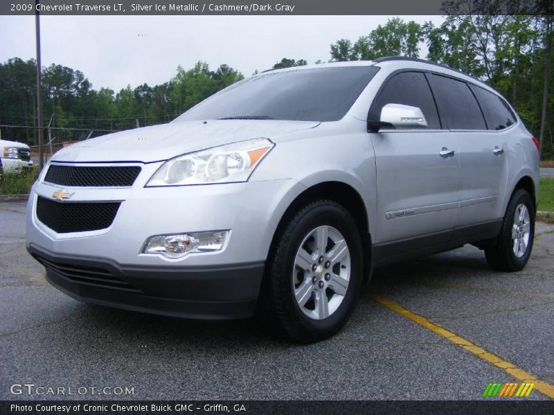 Silver Ice Metallic / Cashmere/Dark Gray 2009 Chevrolet Traverse LT