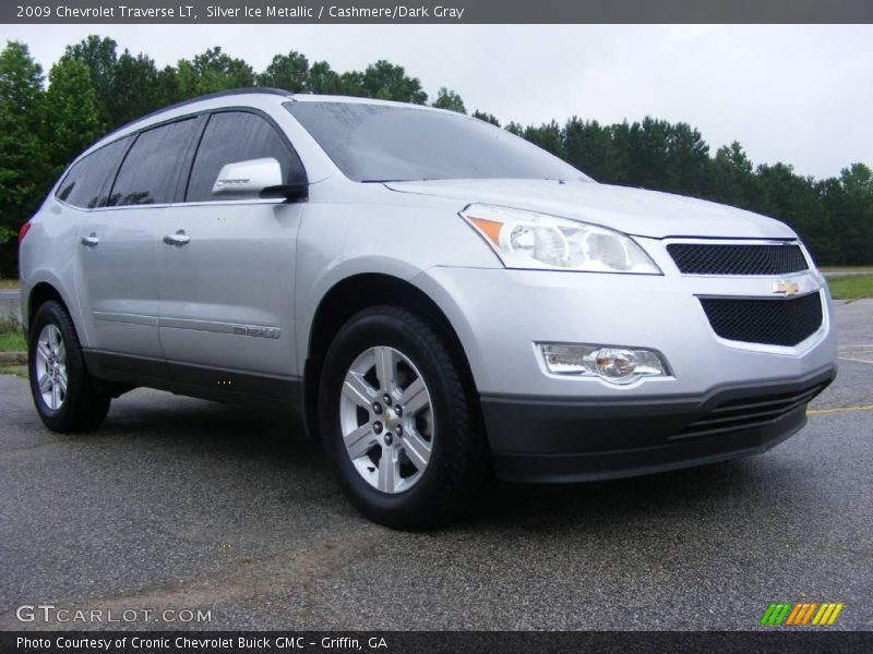 Silver Ice Metallic / Cashmere/Dark Gray 2009 Chevrolet Traverse LT