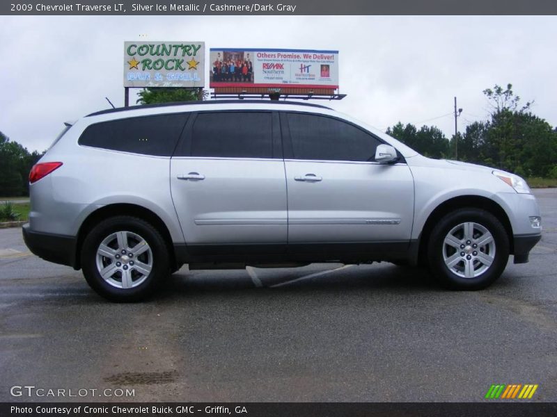 Silver Ice Metallic / Cashmere/Dark Gray 2009 Chevrolet Traverse LT