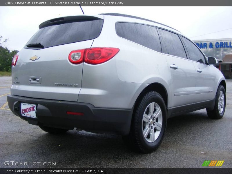 Silver Ice Metallic / Cashmere/Dark Gray 2009 Chevrolet Traverse LT