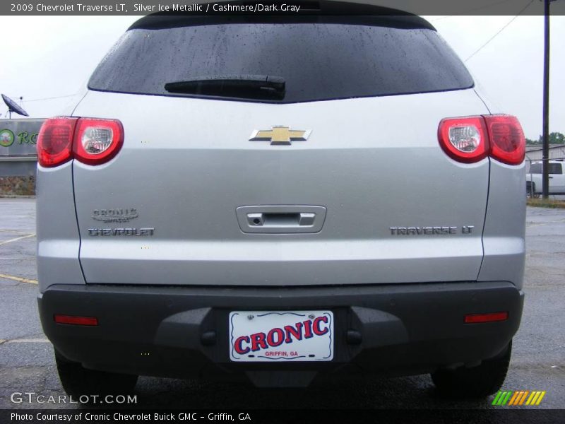 Silver Ice Metallic / Cashmere/Dark Gray 2009 Chevrolet Traverse LT