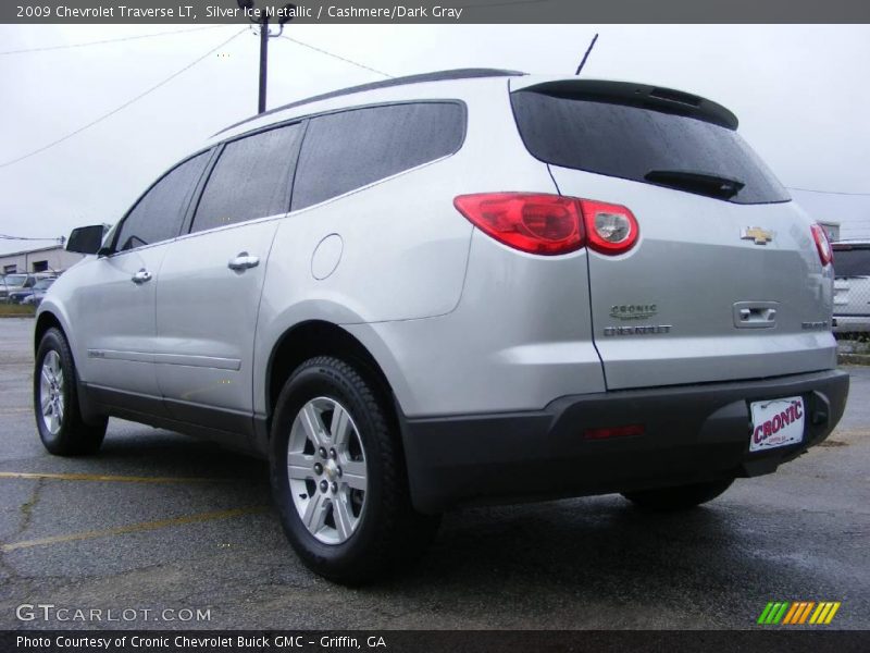 Silver Ice Metallic / Cashmere/Dark Gray 2009 Chevrolet Traverse LT