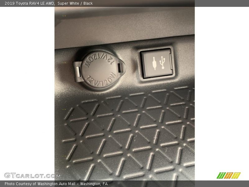 Super White / Black 2019 Toyota RAV4 LE AWD