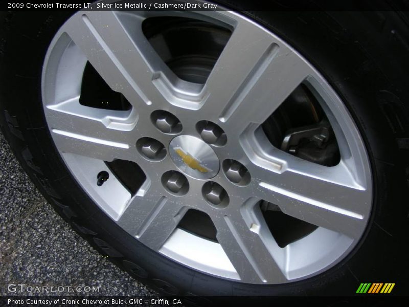 Silver Ice Metallic / Cashmere/Dark Gray 2009 Chevrolet Traverse LT