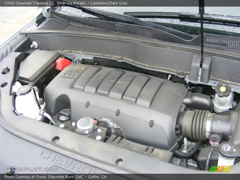 Silver Ice Metallic / Cashmere/Dark Gray 2009 Chevrolet Traverse LT