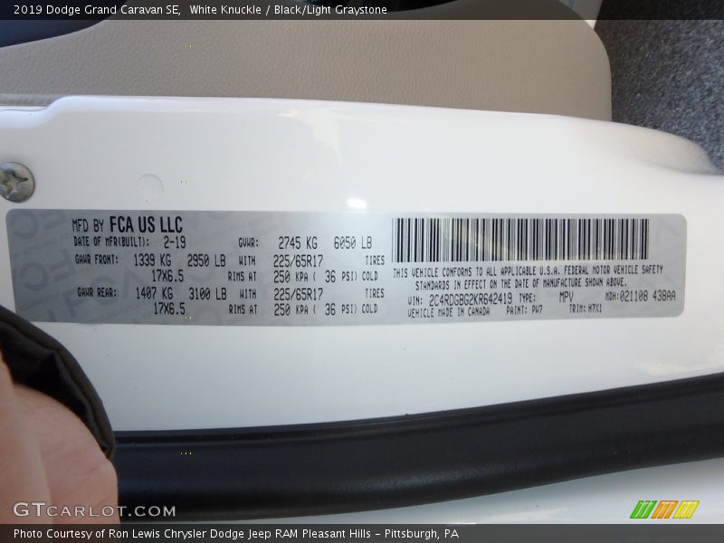 White Knuckle / Black/Light Graystone 2019 Dodge Grand Caravan SE