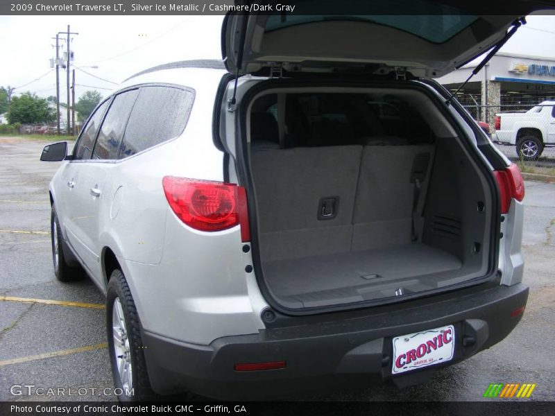 Silver Ice Metallic / Cashmere/Dark Gray 2009 Chevrolet Traverse LT