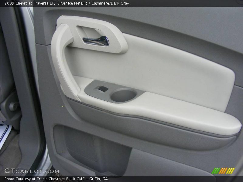 Silver Ice Metallic / Cashmere/Dark Gray 2009 Chevrolet Traverse LT