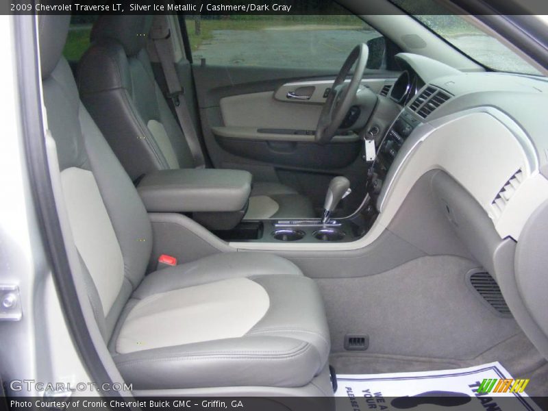 Silver Ice Metallic / Cashmere/Dark Gray 2009 Chevrolet Traverse LT