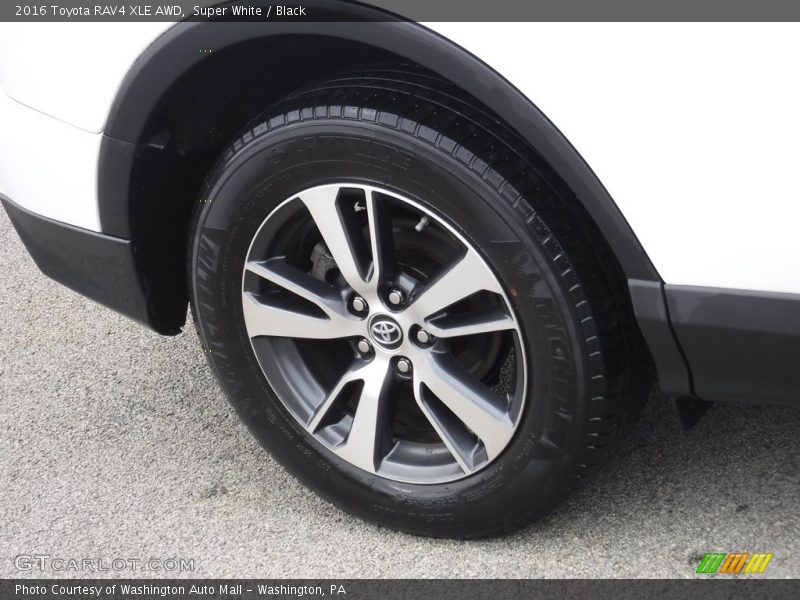 Super White / Black 2016 Toyota RAV4 XLE AWD