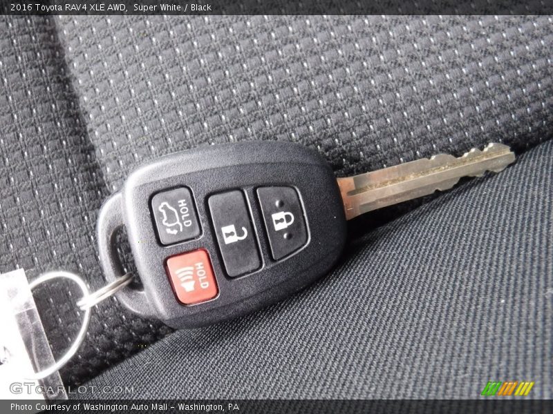 Super White / Black 2016 Toyota RAV4 XLE AWD